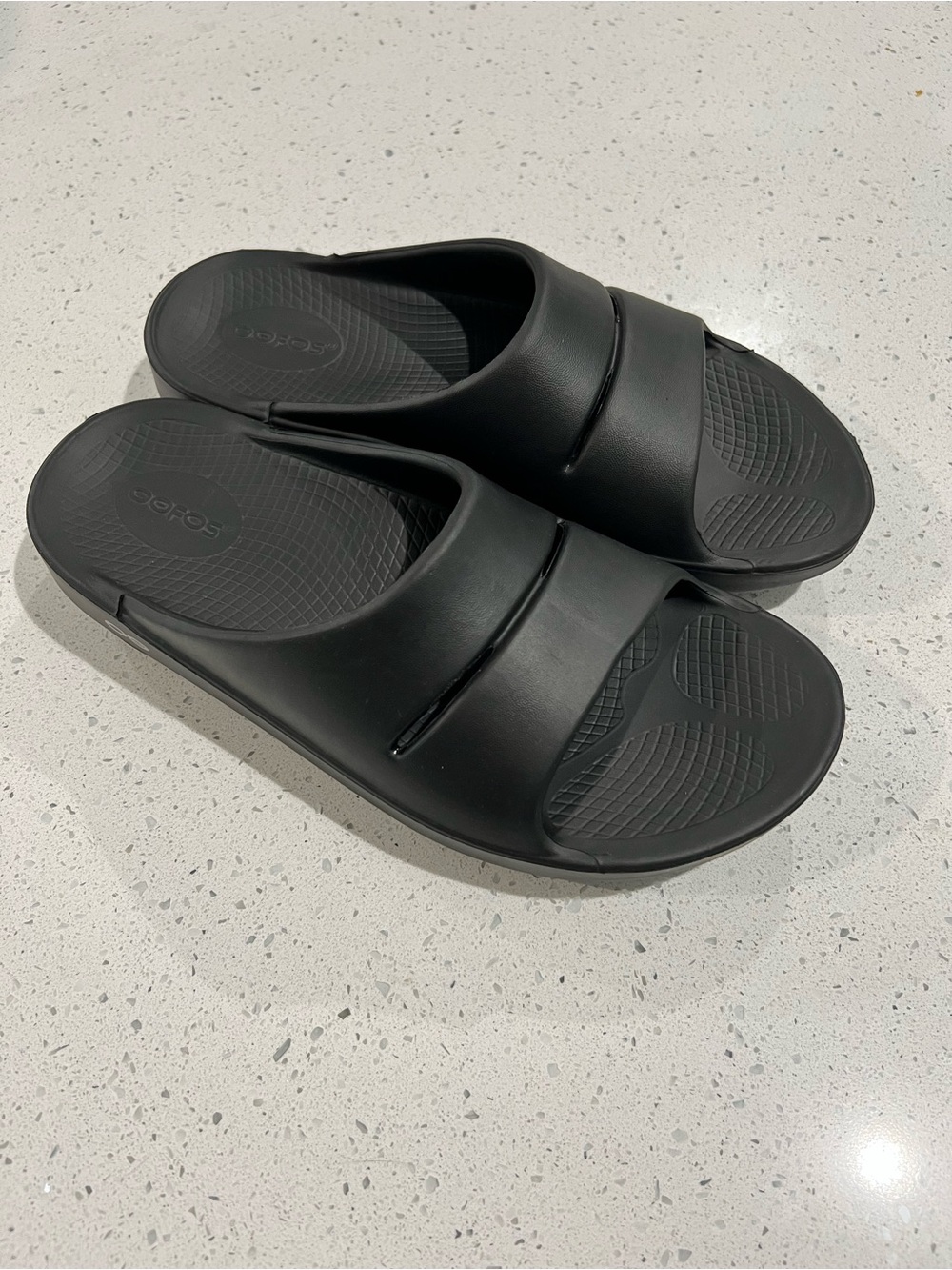 OOFOS OOahh recovery slides men 6 / women 8